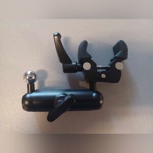 Tablet Holder with Crab Clap